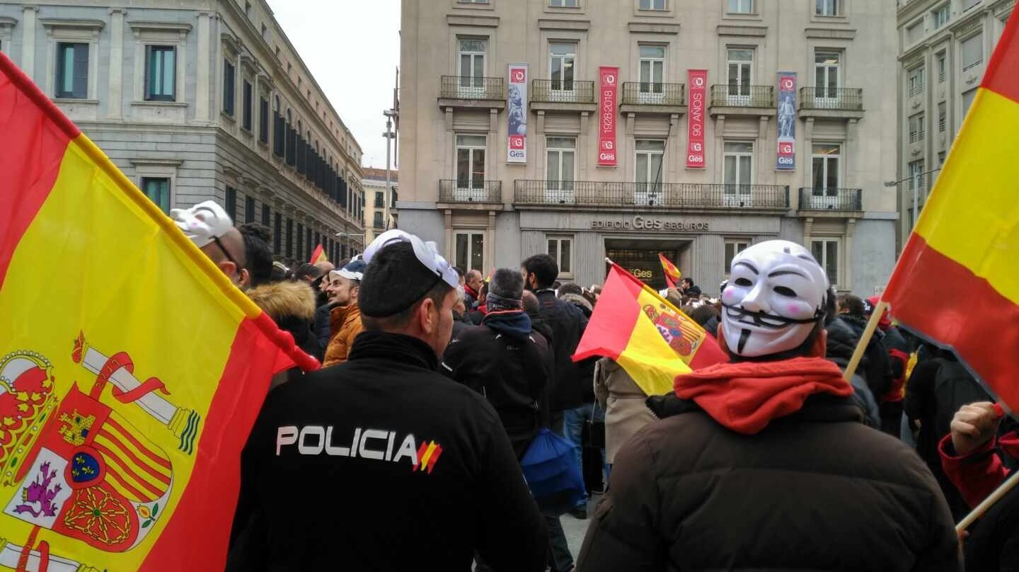 Policías nacionales, protestando la pasada a las puertas del Congreso por el veto a la ILP de la equiparación salarial.