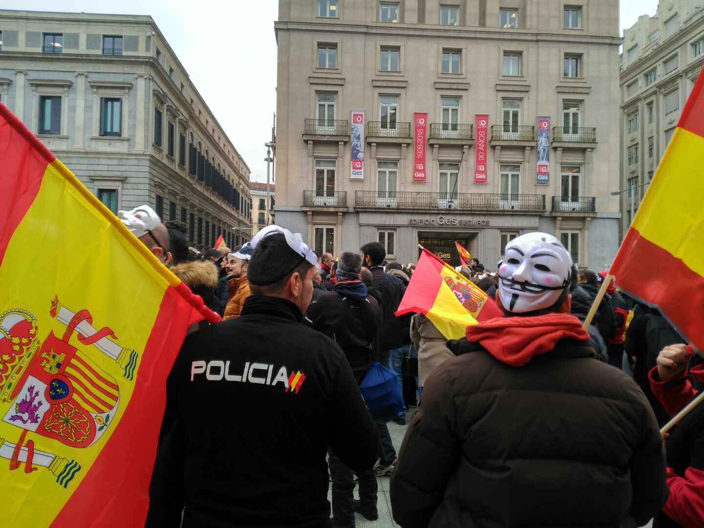 Policías nacionales, protestando la pasada a las puertas del Congreso por el veto a la ILP de la equiparación salarial.