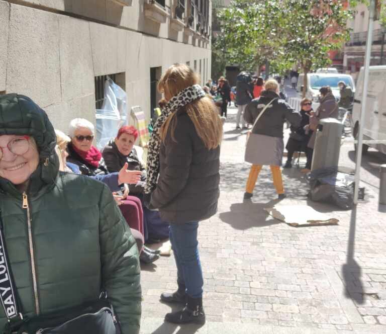 "Prefiero coger el coronavirus antes de quedarme sin besar a mi Cristo"