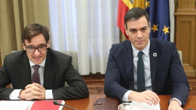 Los puntos débiles de la gestión del coronavirus por parte del Gobierno El ministro Salvador Illa y Pedro Sánchez, en una de las reuniones de seguimiento.