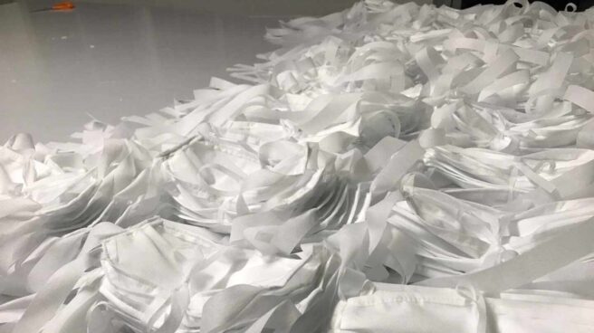Sanidad-emite-58-alertas-mascarillas-ilegales-declaro-pandemia Lote de mascarillas de protección preparadas para su uso.