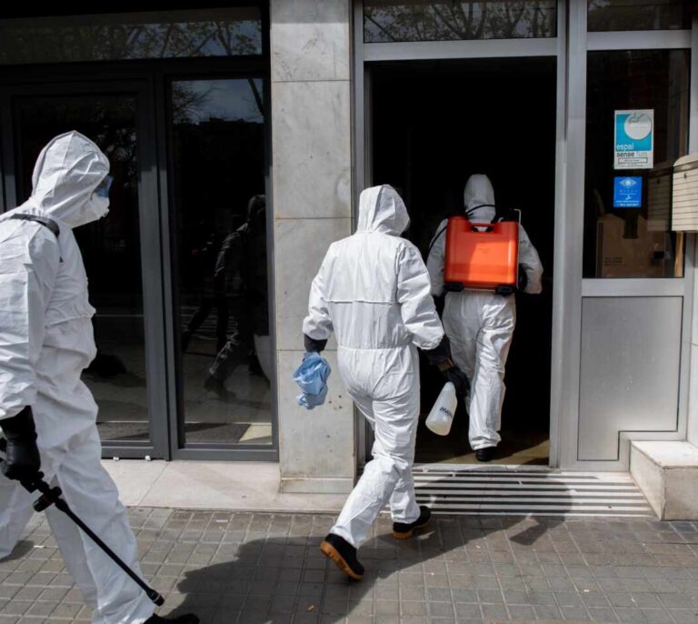 "Lo más duro es que los hospitales ya no te dejan derivar a los mayores, les recetan paliativos"