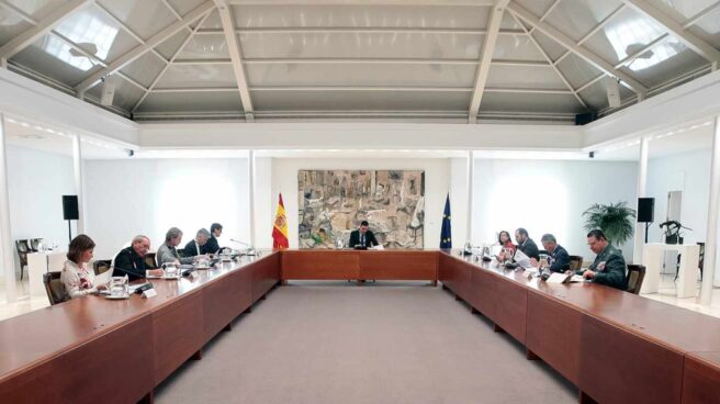 Pedro Sánchez, con el comité técnico en Moncloa.