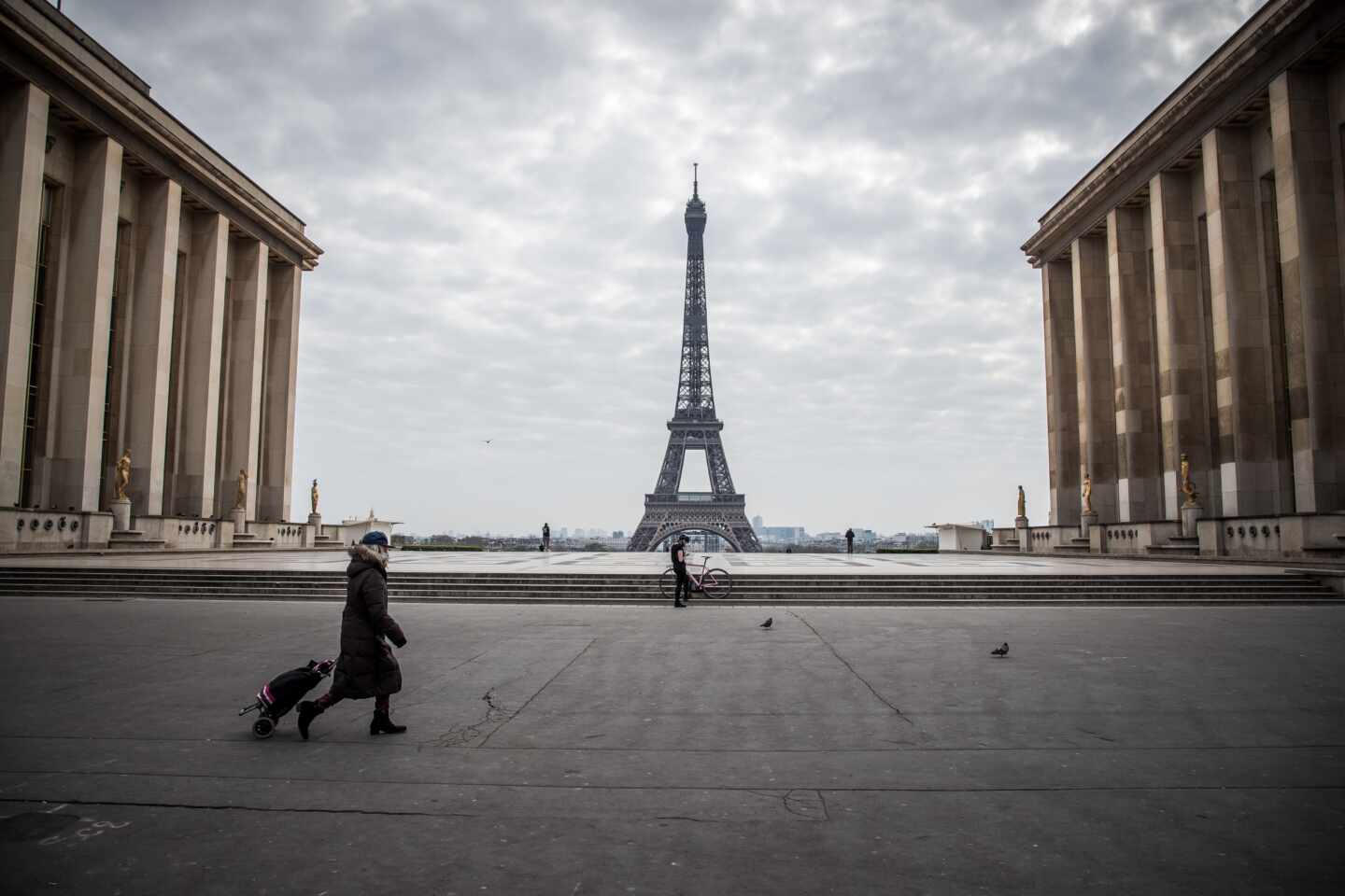 Francia extiende el toque de queda a 46 millones de ciudadanos