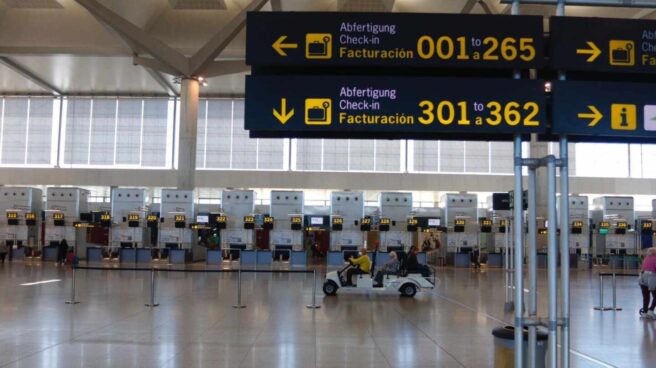 El aeropuerto de Málaga sin viajeros por las restricciones.