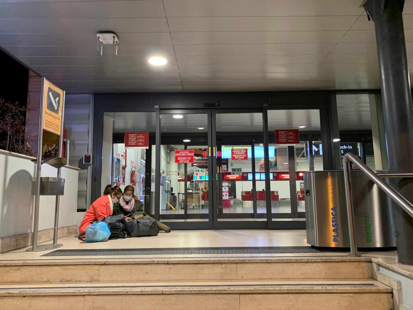 Pasajeros en el aeropuerto de Roma.