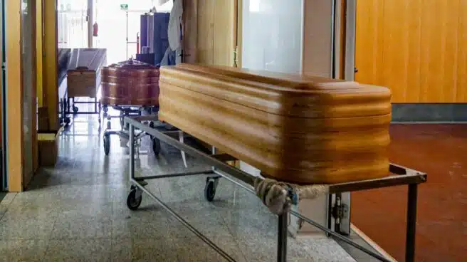 Una plataforma de afectados denuncia que el cadáver de una fallecida lleva ocho días perdido
