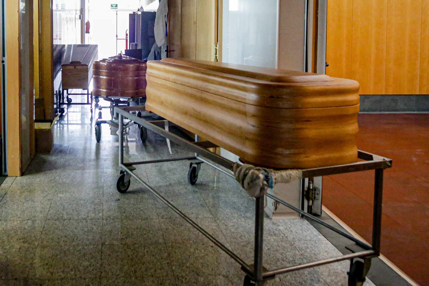 Una plataforma de afectados denuncia que el cadáver de una fallecida lleva ocho días perdido