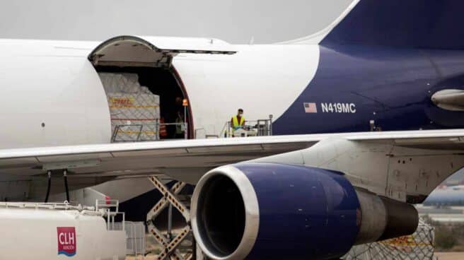 Avión con material sanitario donado por Inditex.