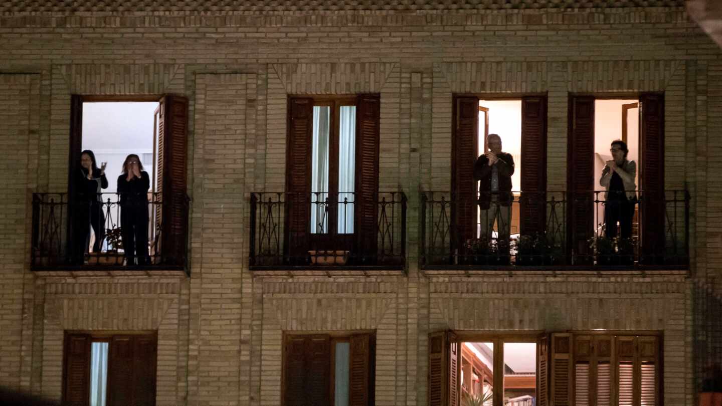 España vuelve a los balcones: sexto día de ovación masiva para los sanitarios