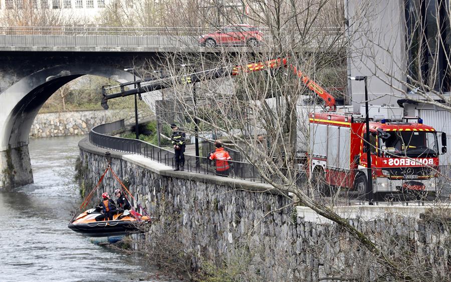 Tres desaparecidos al caer un coche al río Urumea en Hernani (Gipuzkoa)