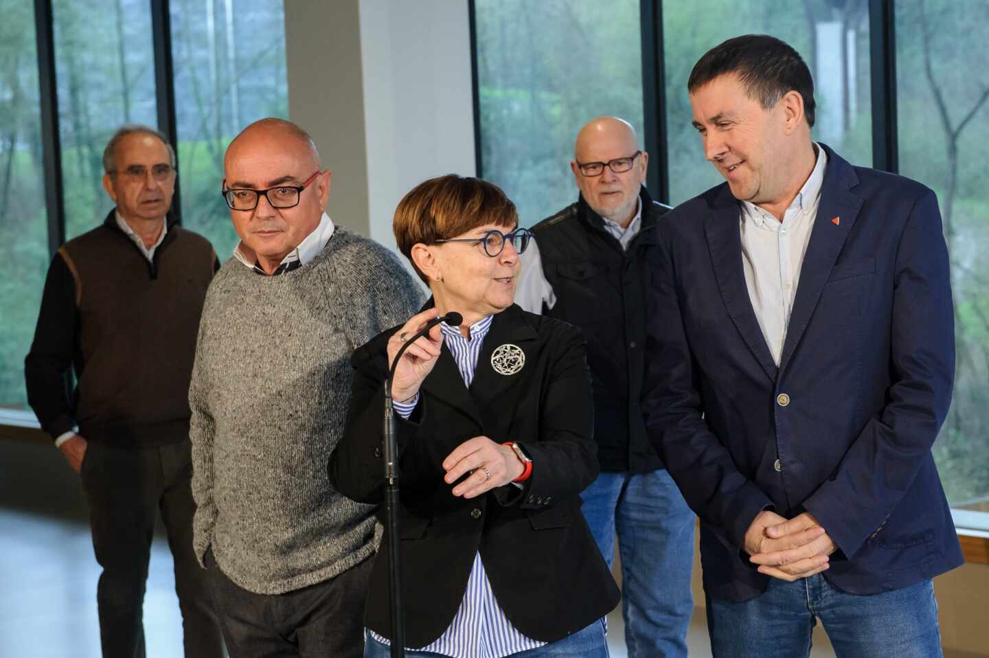 Javier Madrazo, Gema Zabaleta y Arnaldo Otegi durante la presentación del comunicado de apoyo a EH Bildu.