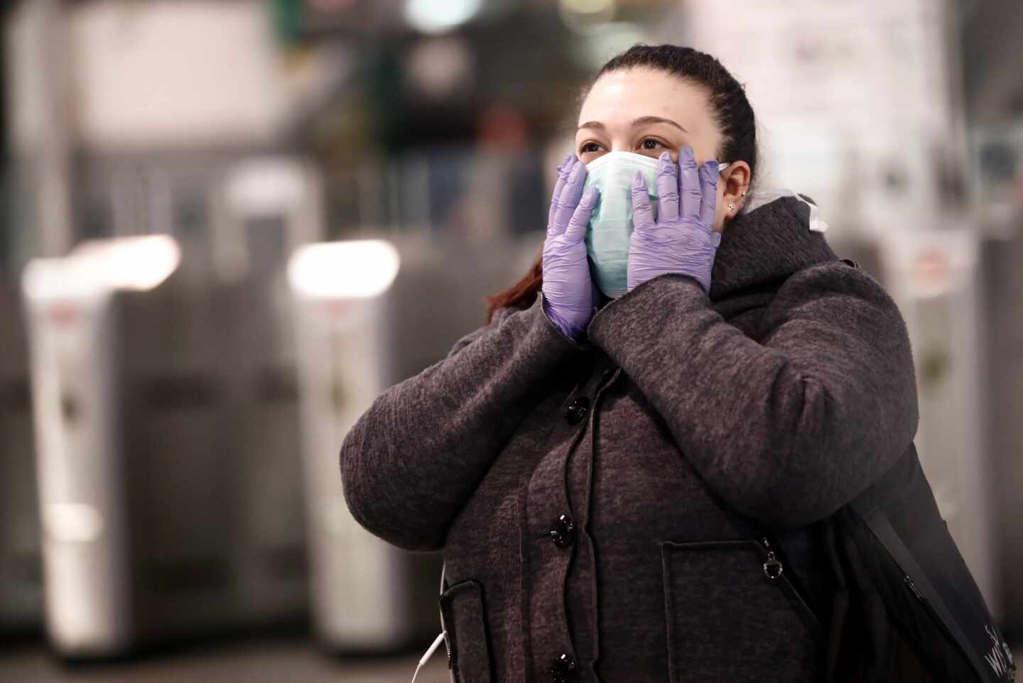 Sanidad desaconseja el uso de guantes por la calle para protegerse del coronavirus
