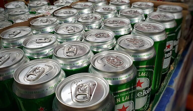 Valencia aplicará incentivos sostenibles para premiar a quien recicle latas y botella de plástico