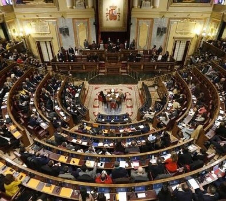 Madrid prepara medidas más drásticas si no logra contener el virus en los próximos días