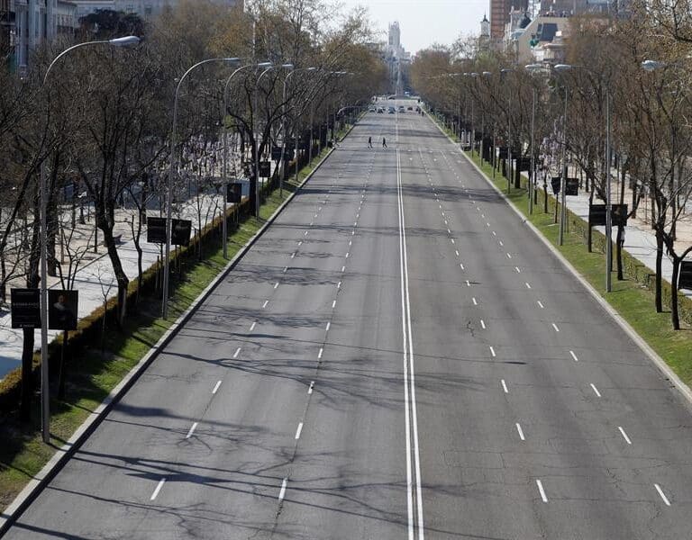 El Gobierno prohíbe salir de casa salvo para comprar y trabajar y moviliza al Ejército