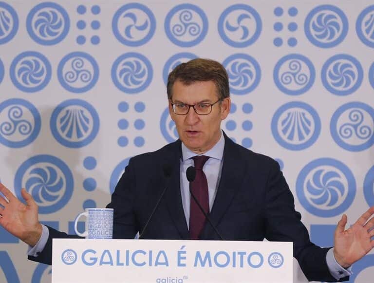 Feijóo: “No podemos estar de rodillas ante los líderes de Vox”