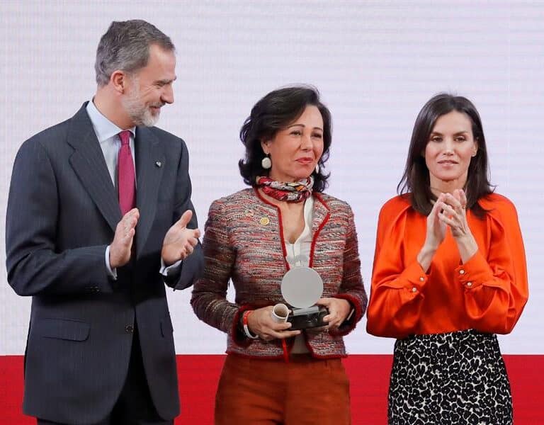 Ana Botín: "Los españoles debemos vencer al pesimismo y volver a enamorarnos de un proyecto de convivencia"
