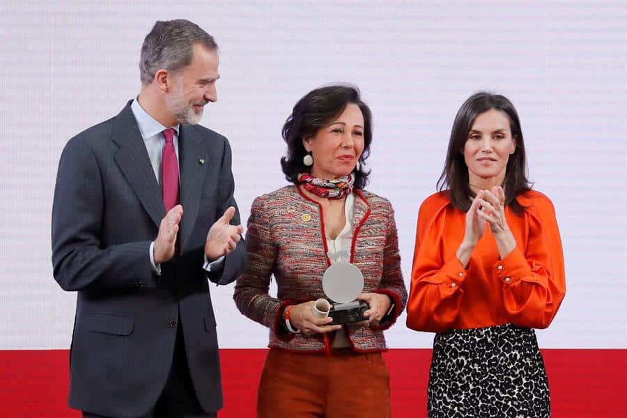 Ana Botín: "Los españoles debemos vencer al pesimismo y volver a enamorarnos de un proyecto de convivencia"