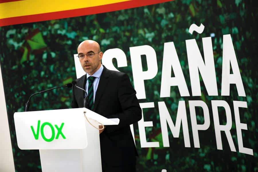 Vox advierte que no pactará con Feijóo si sigue apelando al "nacionalismo" gallego