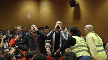 Escrache a Pablo Iglesias en el campus de Somosaguas: "Fuera vendeobreros de la universidad"