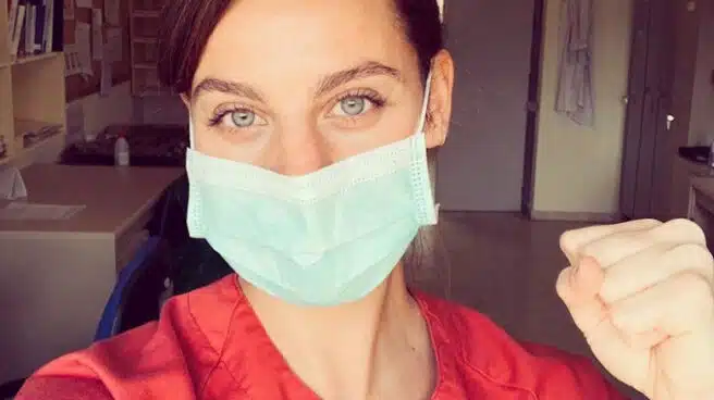 Clara Alvarado, de actriz en 'La casa de papel' a enfermera en el hospital