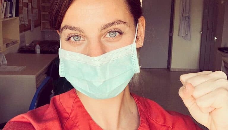 Clara Alvarado, de actriz en 'La casa de papel' a enfermera en el hospital