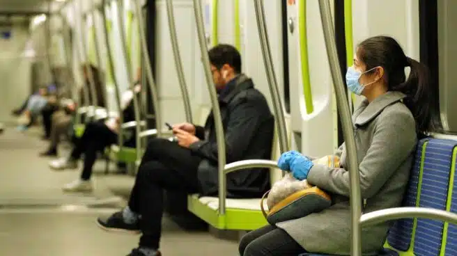 Ábalos plantea obligar a llevar mascarillas a todos los pasajeros en el transporte público