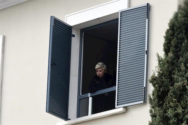 Terelu Campos sale a aplaudir junto a sus vecinos al balcón por el coronavirus