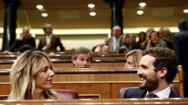 Casado rompe su silencio y defiende a Cayetana en un acto por el 8-M: "Es una mujer libre"