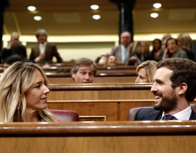 Casado rompe su silencio y defiende a Cayetana en un acto por el 8-M: "Es una mujer libre"