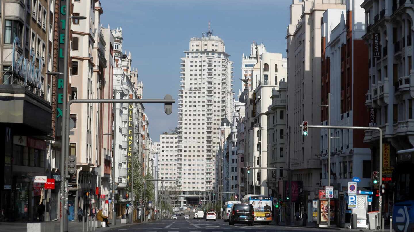 ¿Cuáles son los municipios con mayor y menor renta por hogar?