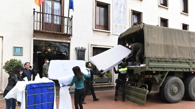 Llegada de material sanitario a un hotel medicalizado en Madrid.