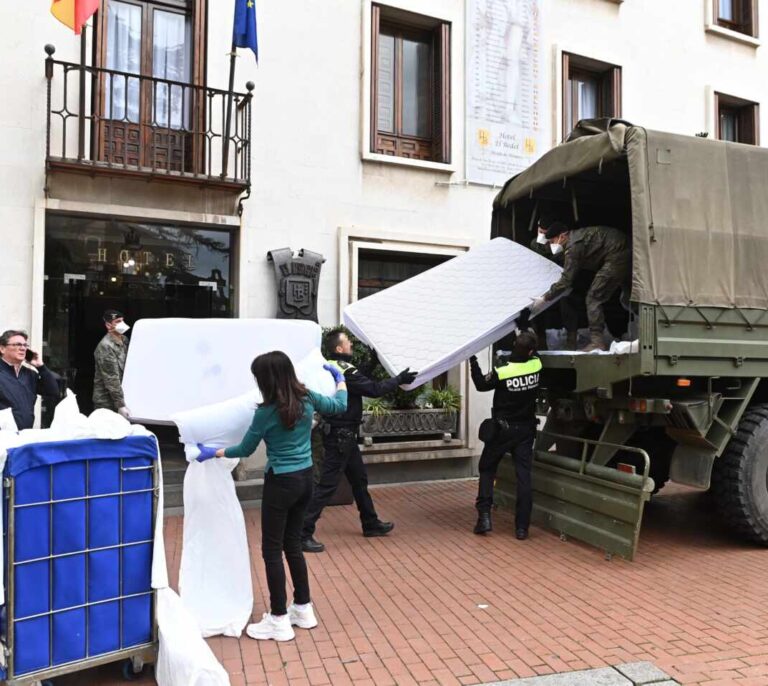 El Gobierno permite a las CCAA reabrir hoteles y Paradores para usarlos como hospitales