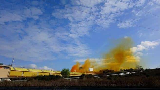 Una nube de productos químicos de una acería provoca el corte de la N-VI en Ponferrada