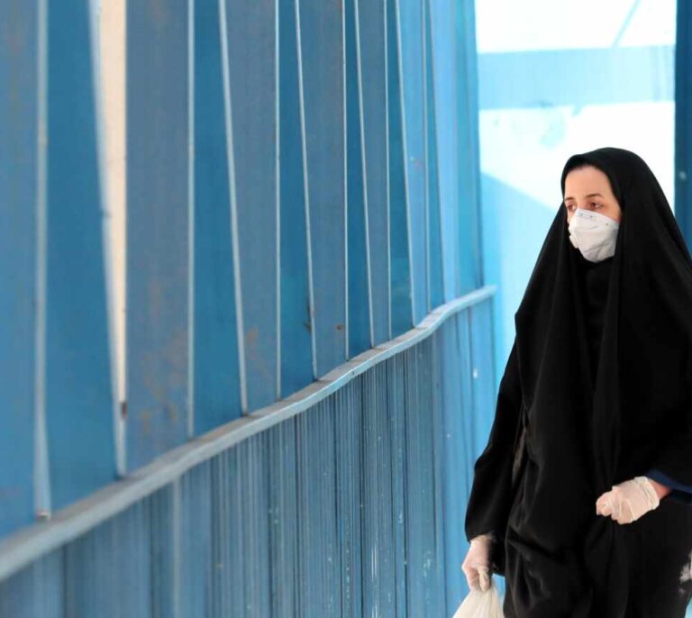 Irán impondrá la pena de muerte a quienes roben mascarillas e "interfieran" en la respuesta contra el coronavirus