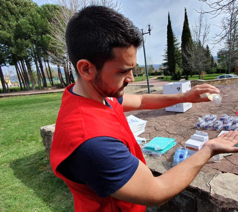 Así se tienen que lavar las manos con gel antiséptico para evitar el coronavirus