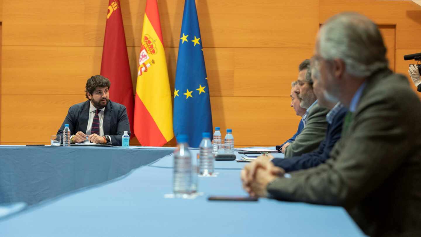 Sanidad desacredita a Murcia, que ha decretado el cierre total de la región