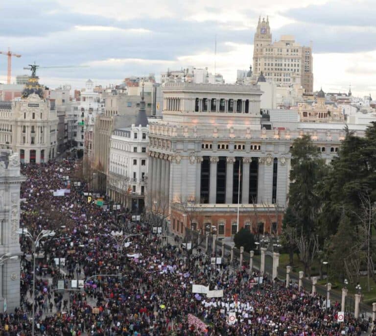 Miles de mujeres toman las calles de España: "la revolución es imparable"