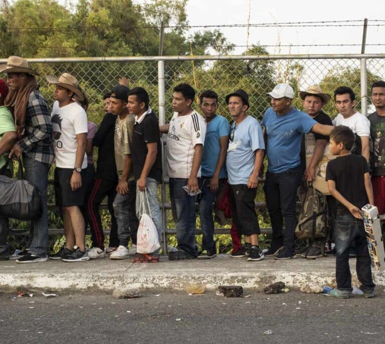 La UE "no tolerará" el paso irregular de migrantes y tomará "todas las medidas necesarias" para impedirlo
