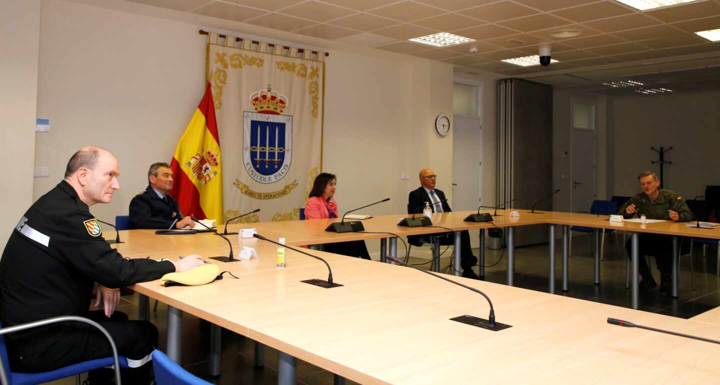 La ministra Margarita Robles, en su visita a la sede del Mando de Operaciones en la tarde de este martes.