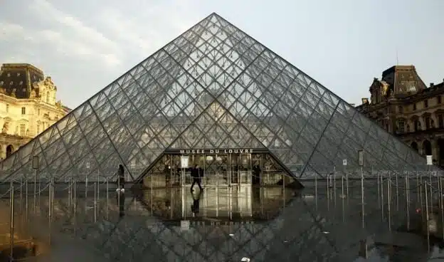 El Museo Louvre cierra sus puertas