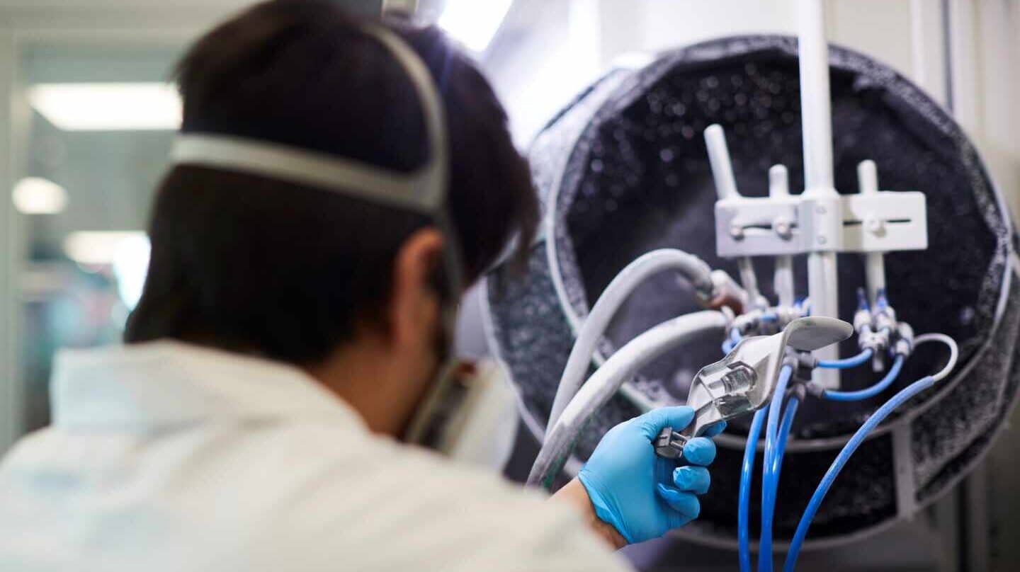 Fabricación de un respirador con una impresora 3D por el Consorcio Zona Franca-SEAT-HP-Leitat.