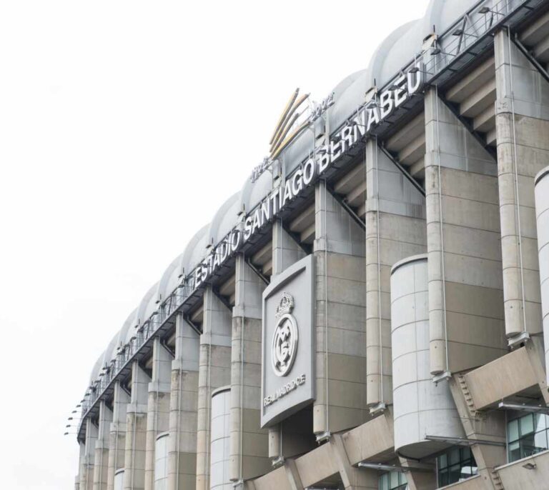 El Real Madrid convierte el Santiago Bernabéu en un gran centro logístico de material sanitario