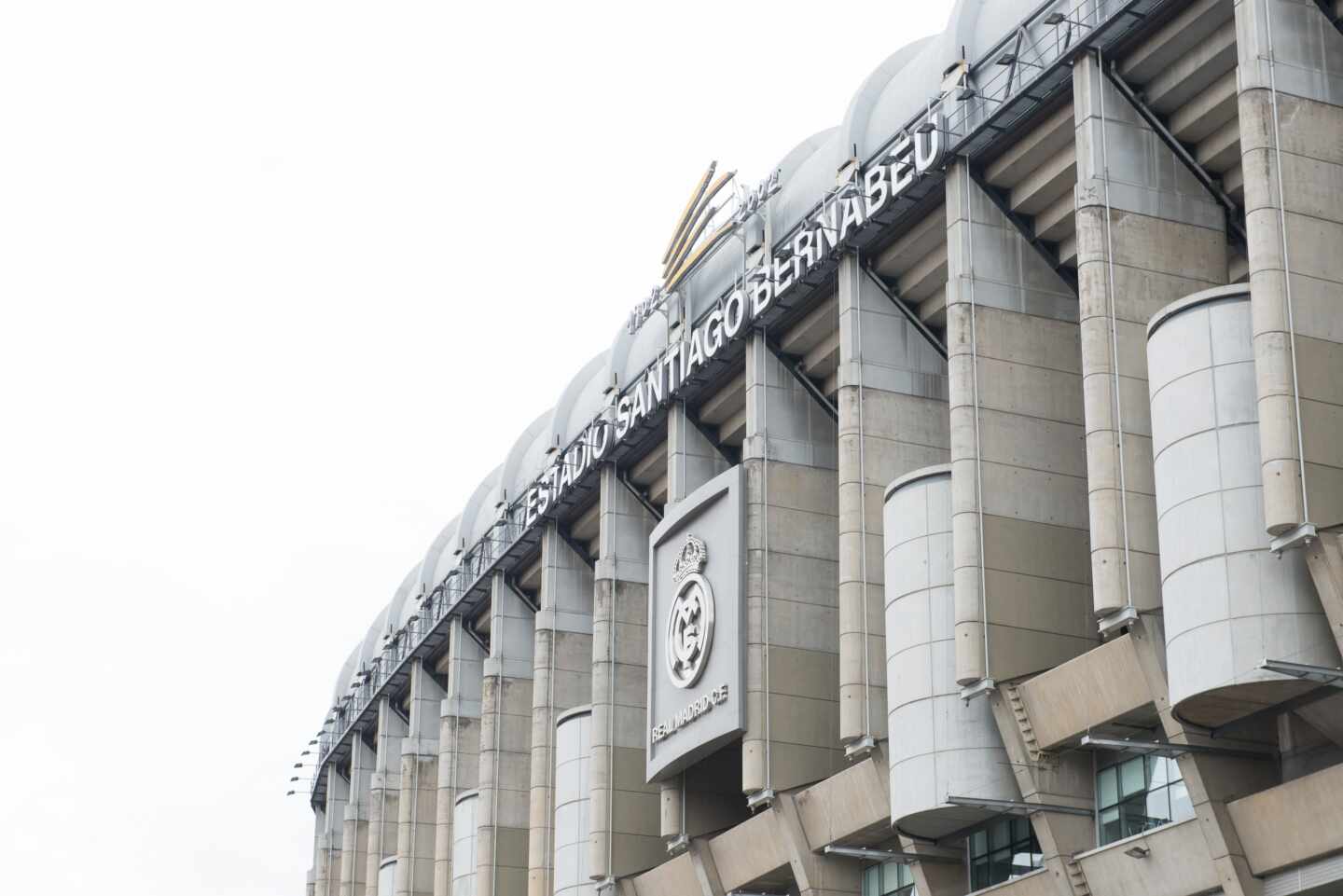 El Real Madrid convierte el Santiago Bernabéu en un gran centro logístico de material sanitario