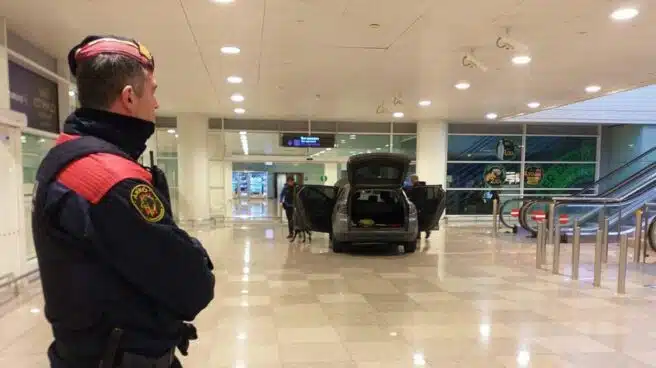 Dos personas detenidas al acceder con un vehículo a T1 del aeropuerto El Prat