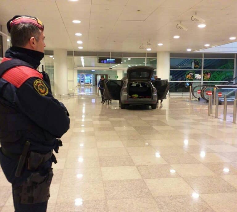 Dos personas detenidas al acceder con un vehículo a T1 del aeropuerto El Prat