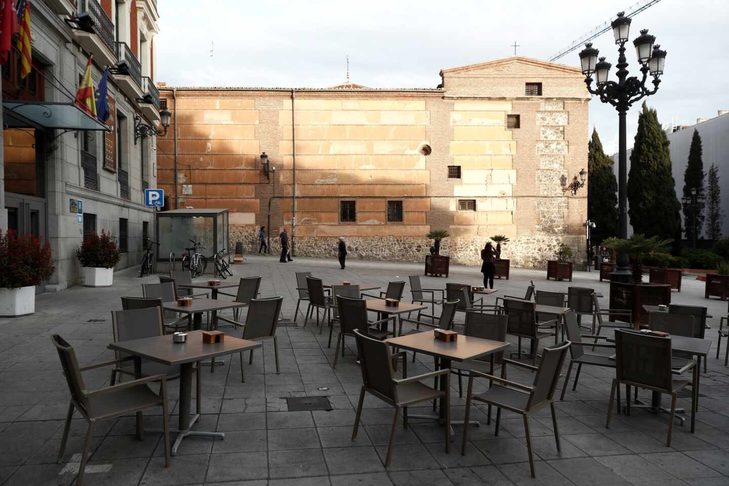 Madrid cerrará las discotecas y parques infantiles y controlará las terrazas de los bares