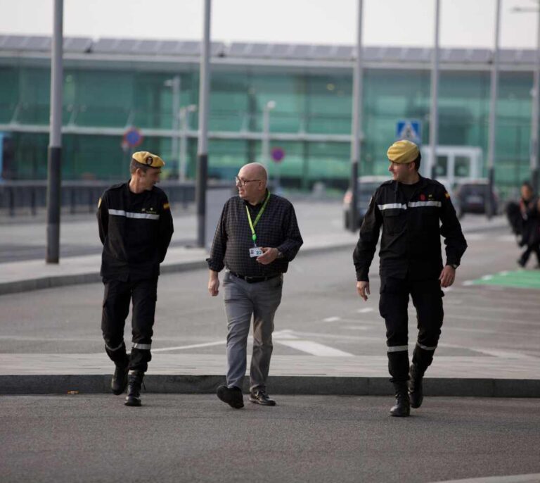 El Ejército llega a Cataluña para desinfectar el puerto de Barcelona y el aeropuerto de El Prat