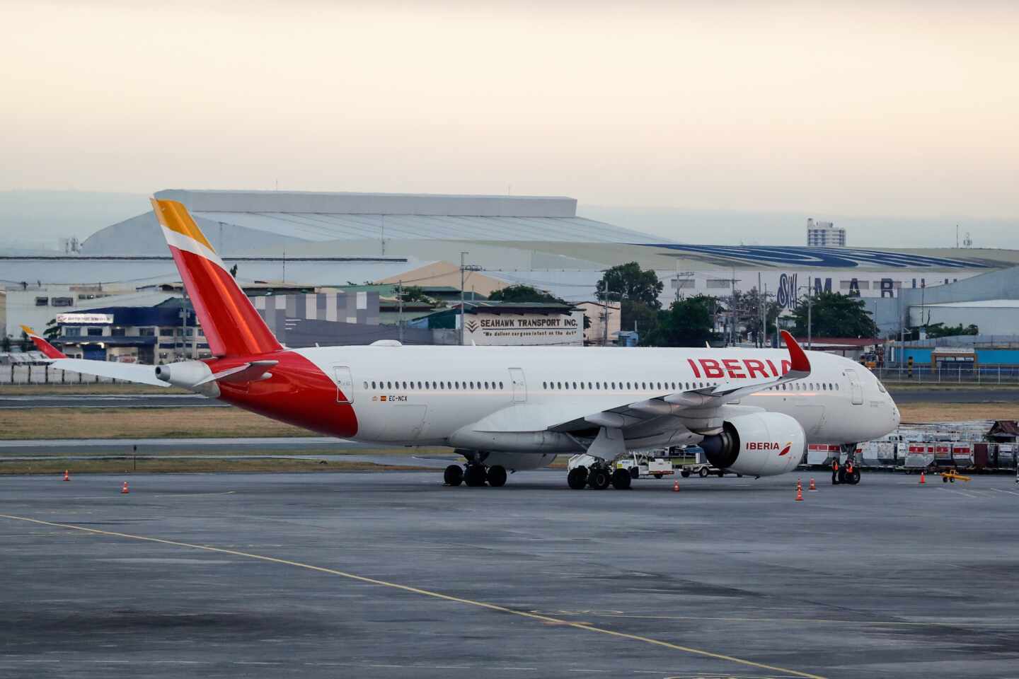 La dueña de Iberia y Vueling alerta de una crisis larga que la aviación no superará hasta 2023